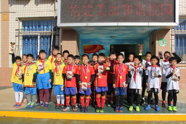 国乒的真挚友情：林诗栋对樊振东无条件的支持
